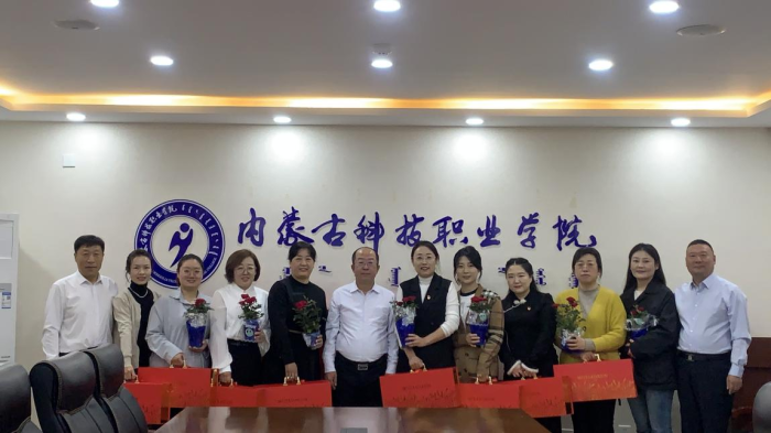 真實的鮮花、真切的關(guān)愛