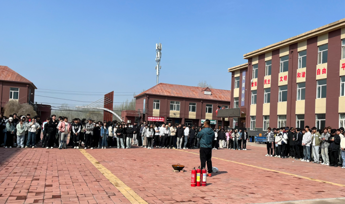 以練為戰 防患未然 ——內蒙古科技職業學院專門組織消防應急疏散演練