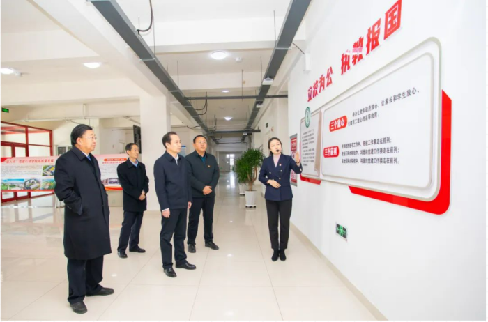 杜匯良調(diào)研民辦高校黨建工作并召開座談會