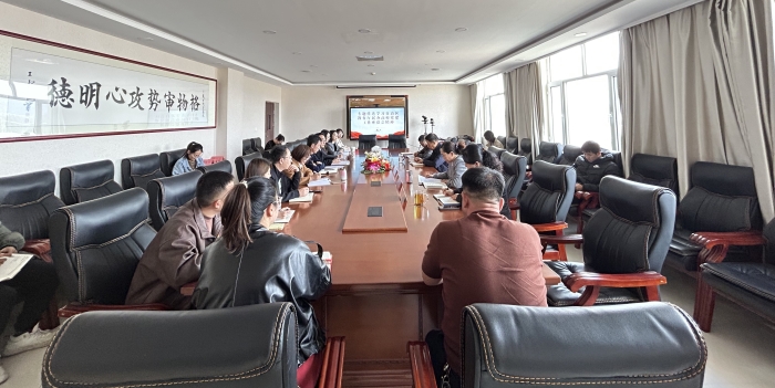 專題傳達學(xué)習(xí)自治區(qū)教育廳民辦高校 黨建工作座談會精神.